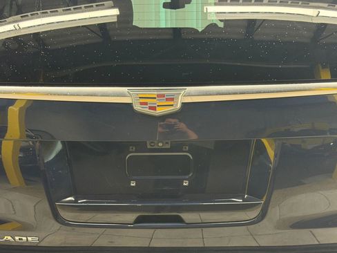 Used 2017 Cadillac Escalade ESV Platinum AWD/4WD image 11