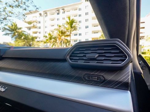Used 2019 Lamborghini Urus AWD/4WD image 89