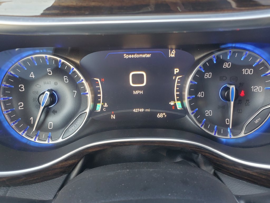 Used 2022 Chrysler Pacifica Limited AWD/4WD image 9