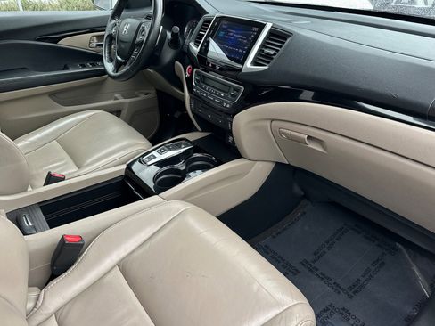 Used 2017 Honda Pilot Touring image 32