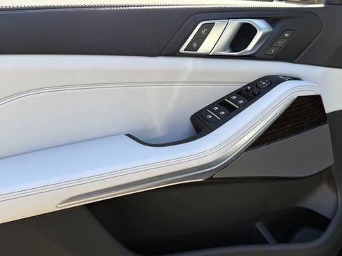 Used 2026 BMW X5 xDrive40i w/ M Sport Package image 18