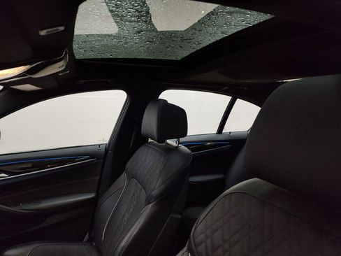 Used 2023 BMW 530e xDrive w/ Premium Package image 10