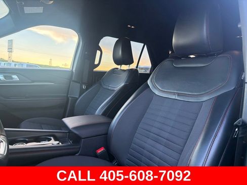 Used 2025 Ford Explorer ST-Line w/ ST-Line Street Pack AWD/4WD image 10