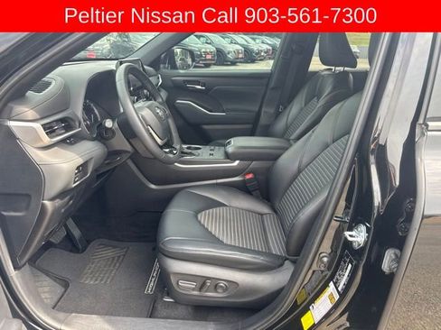 Used 2024 Toyota Highlander XSE FWD image 10