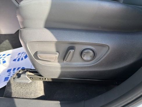 Used 2025 Toyota Highlander XLE AWD/4WD image 15