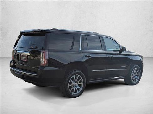 Used 2015 GMC Yukon Denali w/ Premium Package image 5
