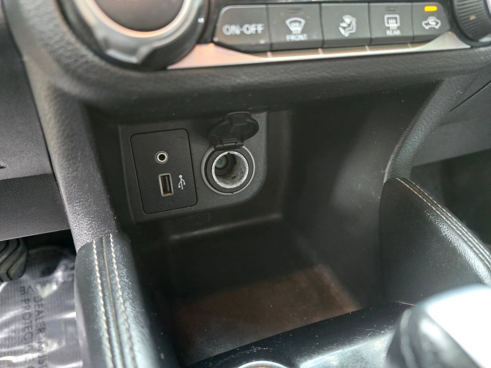 Used 2019 Nissan Kicks SV FWD image 25