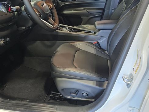 New 2026 Jeep Compass Limited image 8