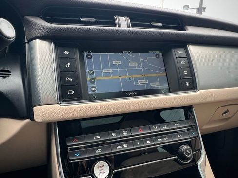 Used 2016 Jaguar XF Premium image 51