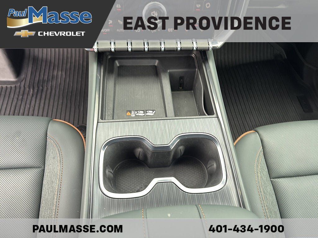 Used 2025 GMC Acadia AT4 w/ Luxury Package AWD/4WD image 16
