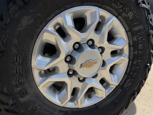 Used 2023 Chevrolet Silverado 2500 LT AWD/4WD image 11