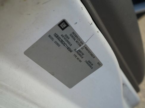 Used 2012 Chevrolet Express 3500 w/ Chrome Appearance Package RWD image 8