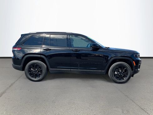 Certified 2025 Jeep Grand Cherokee Altitude image 8