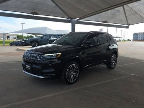 Used 2022 Jeep Compass Limited w/ Elite Group AWD/4WD image 2
