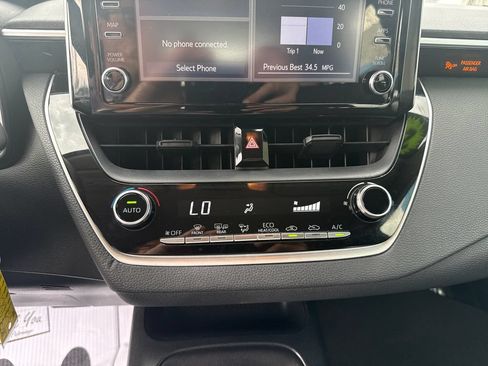 Used 2020 Toyota Corolla LE FWD image 28