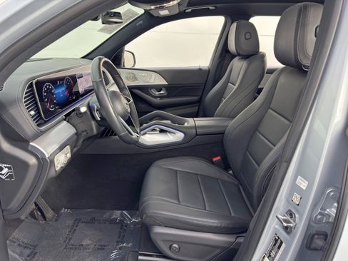 Used 2024 Mercedes-Benz GLS 450 4MATIC image 17