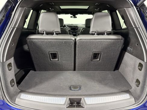 Used 2025 Cadillac XT6 Premium Luxury image 10