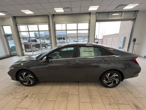 New 2026 Hyundai Elantra Limited FWD image 12