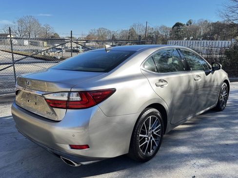 Used 2016 Lexus ES 350 Base 4dr Sedan w/ Luxury Package w/Wood Trim image 8