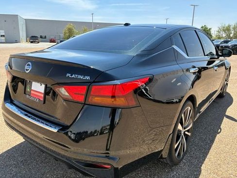 Certified 2019 Nissan Altima 2.5 Platinum image 6