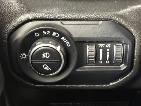 Used 2022 Jeep Gladiator Overland w/ Popular Equipment Package AWD/4WD image 32