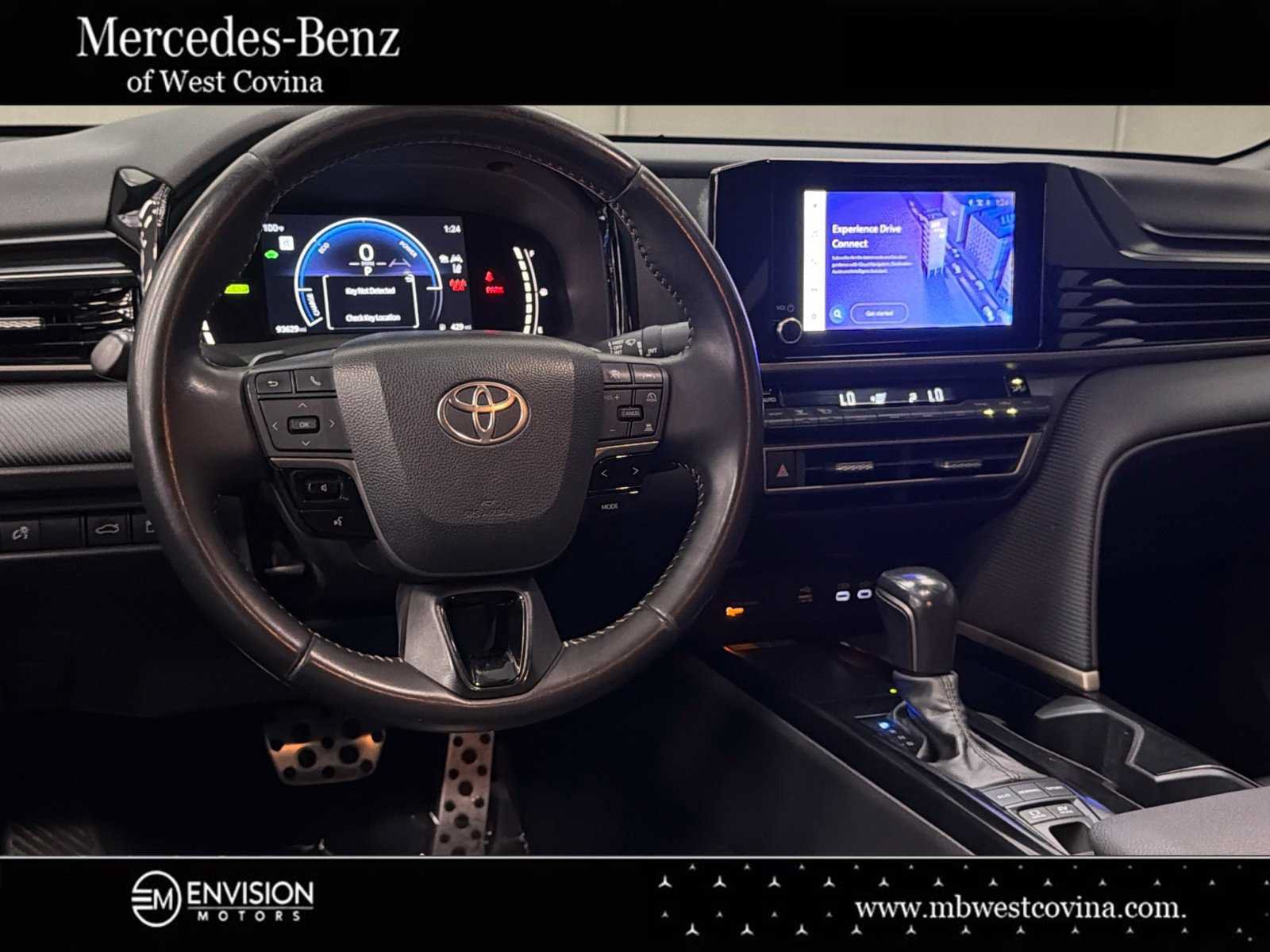 Used 2025 Toyota Camry SE FWD image 33