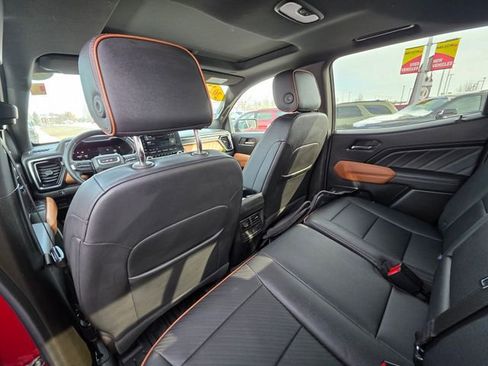 Used 2025 GMC Canyon AT4 w/ Technology Plus Package AWD/4WD image 14