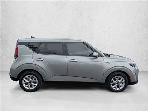 Used 2023 Kia Soul LX w/ Option Group 015 FWD image 4