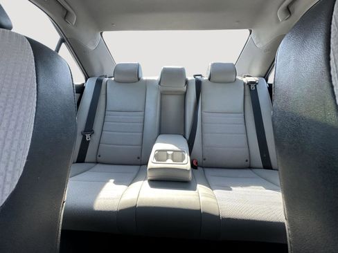 Used 2017 Toyota Camry SE image 13