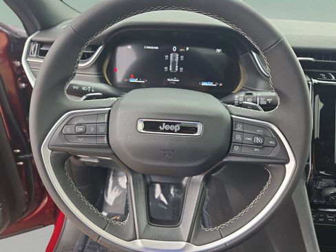 New 2025 Jeep Grand Cherokee Laredo image 12