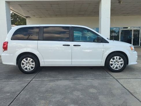 Used 2020 Dodge Grand Caravan SE FWD image 8