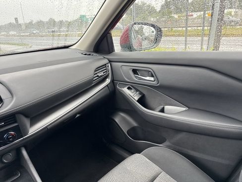 Certified 2025 Nissan Rogue SV image 15