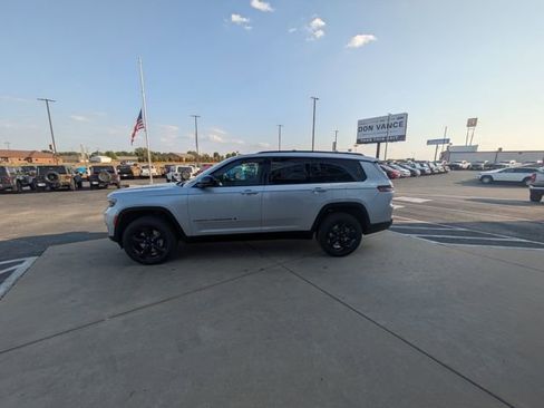New 2025 Jeep Grand Cherokee L Limited w/ Luxury Tech Group II image 3