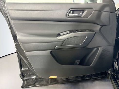 Used 2022 Nissan Pathfinder SL AWD/4WD image 12