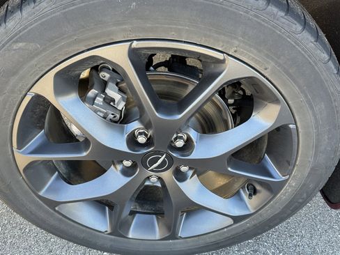 Used 2021 Chrysler Pacifica Touring-L w/ Uconnect Theater Family Group image 14