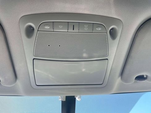 Used 2020 Nissan Pathfinder S AWD/4WD image 32