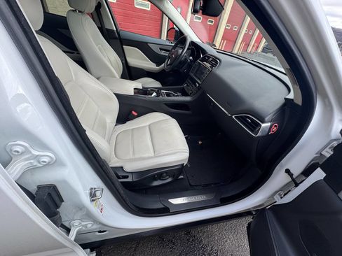 Used 2017 Jaguar F-PACE Prestige image 25