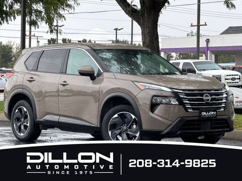 Used 2025 Nissan Rogue SV AWD/4WD image 2