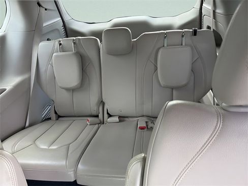 Used 2019 Chrysler Pacifica Touring-L Plus w/ Advanced Safetytec Group image 9