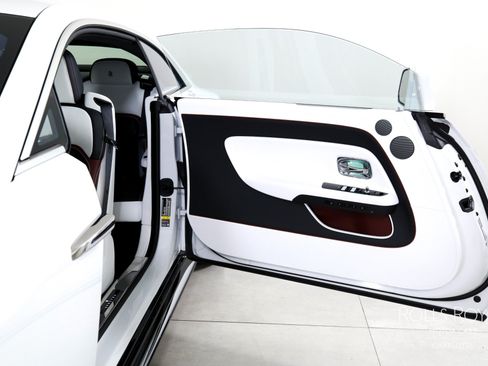 Used 2025 Rolls-Royce Spectre w/ Leather Finishing Pack AWD/4WD image 11