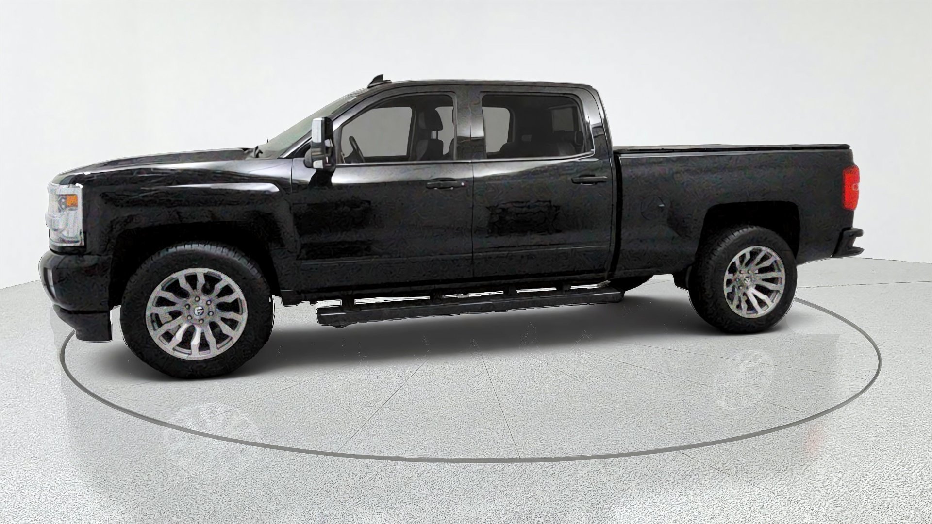 Used 2018 Chevrolet Silverado 1500 High Country AWD/4WD image 2