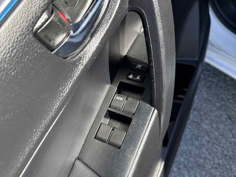 Used 2016 Toyota Corolla S image 7