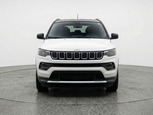 Used 2025 Jeep Compass Limited AWD/4WD image 2