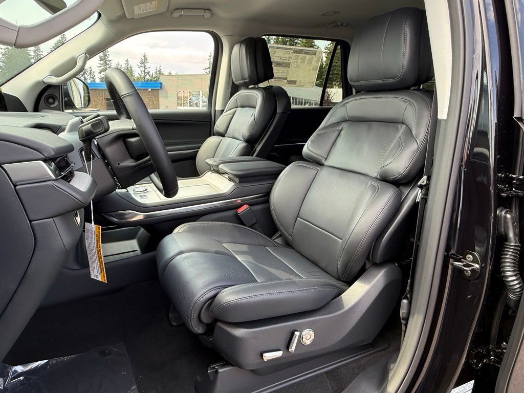 New 2027 Lincoln Navigator Premiere AWD/4WD image 24