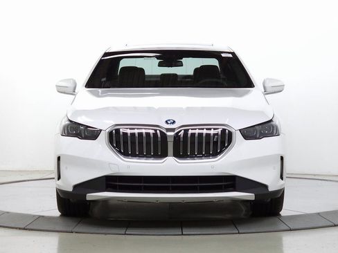 New 2026 BMW i5 eDrive40 image 2
