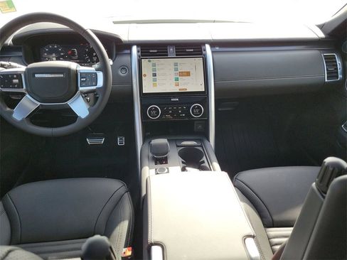 New 2025 Land Rover Discovery Metropolitan Edition image 17