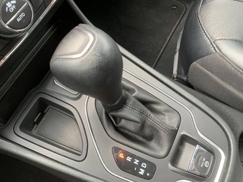 Used 2022 Jeep Cherokee Latitude Lux FWD image 26