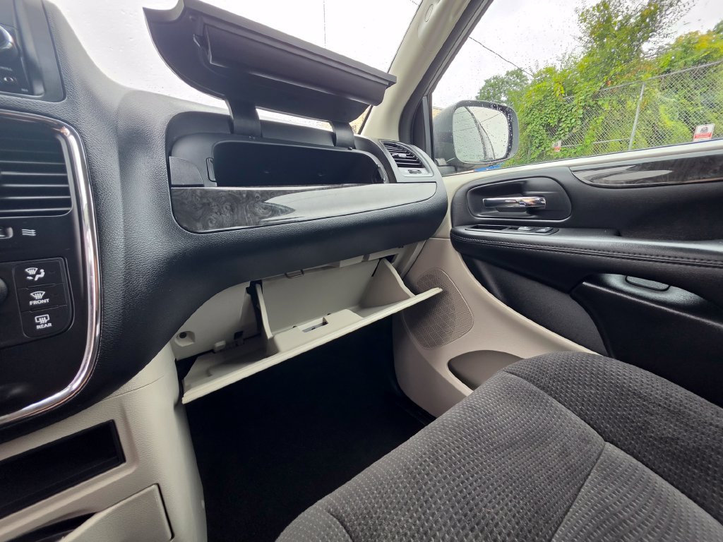 Used 2014 Dodge Grand Caravan American Value Package FWD image 19