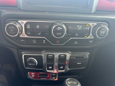 Used 2021 Jeep Wrangler Rubicon w/ LED Lighting Group AWD/4WD image 29