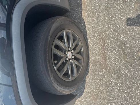 Used 2018 GMC Acadia SLT FWD image 12